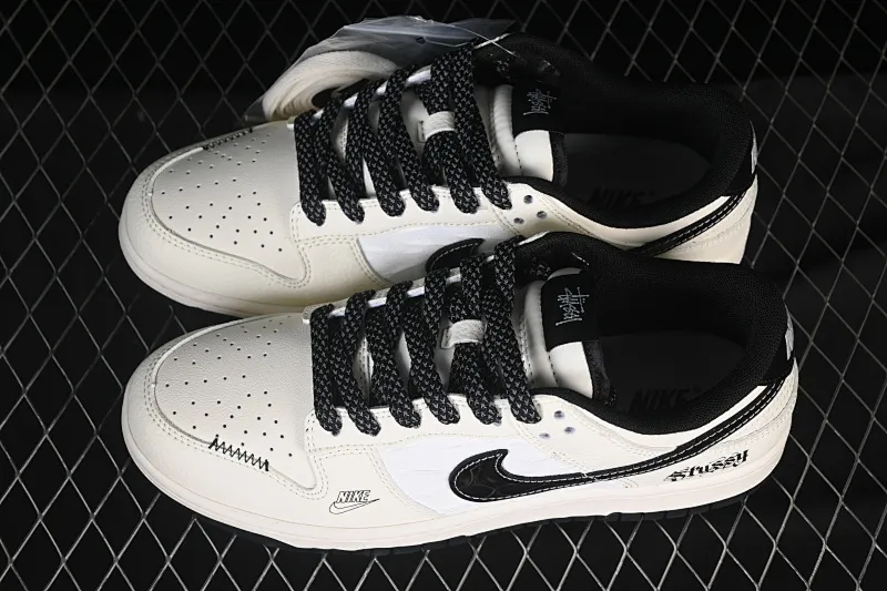 All categories Nk SB Dunk Series Nk SB Dunk Low High-end customized low-top sneakers Nike SB Dunk Low Stusi co-branded woven beige black hook Anniversary high-end customized low-top casual sneakers QW5836-011
